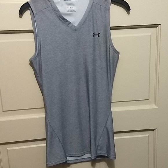 Large women's under armour heat gear shirt